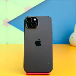 Смартфон Apple iPhone 15 256GB Black (MTP63) Б/У [142434]