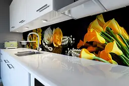 Кухонний фартух Жовті Калли для кухні наклейка ПВХ квіти перли Чорний 60х300 см Happy Pocket Z180577