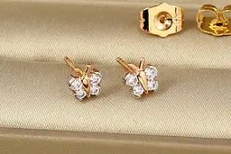 Сережки гвоздики Xuping Jewelry метелик із фіанітовими крильцями з родієм 6 мм золотисті