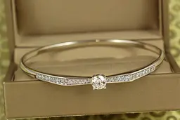 Браслет бенгл Xuping Jewelry Сяючий акцент від 17 см до 19 см сріблястий