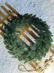 Вінки хвойні різдвяні Hvoya Traditional литі зелені 50 см 7 шт. - мініатюра 5