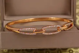 Браслет бэнгл Xuping Jewelry Три овала 60 мм 10 мм на руку от 17 см до 19 см золотистый - миниатюра 3