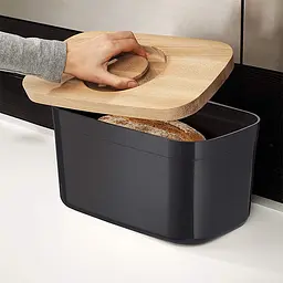 Хлібниця з бамбуковою кришкою-дошкою Joseph Joseph Bread Bin 18x37x22 см чорна (81103) - мініатюра 2