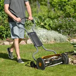 Механічна газонокосарка Fiskars StaySharp ™ Plus Reel Mower 113872 (1015649) - мініатюра 3
