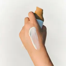 Сонцезахисний легкий крем із центеллою Madagascar Centella Air-Fit Suncream Light SKIN1004 50 мл - мініатюра 2