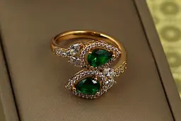 Кільце Xuping Jewelry Росинки із зеленим каменем р 18 золотисте