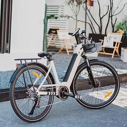 Електровелосипед OKAI EB10 28 дюймів потужністю 250 (500) W Beige - мініатюра 5