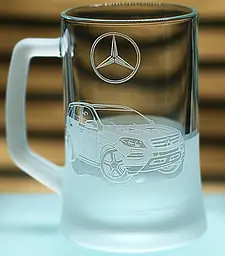 Пивний  келих 660 мл з гравіюванням Мерседес Mercedes ML подарунок для автолюбителя  кухоль для пива з логотипом - мініатюра 3