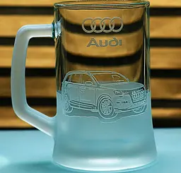 Пивний келих 660 мл з гравіюванням Ауді Q7 Audi подарунок для автолюбителя  кухоль для пива з логотипом авто