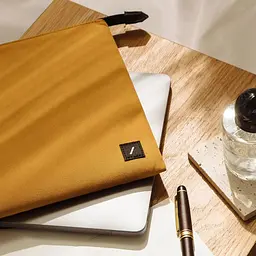Чохол для ноутбука Native Union W.F.A Stow Lite Sleeve Case Kraft for MacBook Pro 14"/MacBook Air 13" M2 гірчичний (STOW-LT-MBS-KFT-14) - мініатюра 4