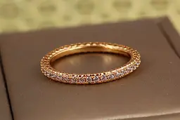 Кільце Xuping Jewelry доріжка з дрібним камінням по колу р 19 золотисте