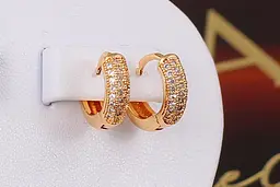 Сережки кільця Хuping Jewelry спереду три доріжки з камінців 1.2 см золотисті