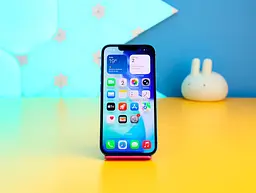 Смартфон Apple iPhone 13 128 ГБ синій (MLPK3) б/в [175119] - мініатюра 2