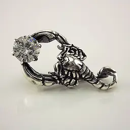 Серебряная брошь Скорпион (9504)