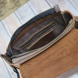 Чоловіча шкіряна сумка GS c декоративною строчкою 23*20*7 см коньячна (АР 001 кон) 200 - мініатюра 4