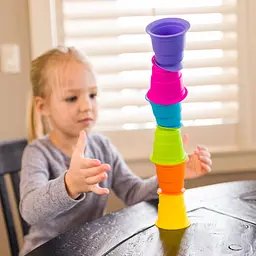 Іграшка Fat Brain Toys Suction Kupz М'які чашки тактильна 6 шт. (F183ML) - мініатюра 8