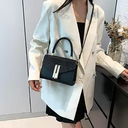 Жіноче кросбоді із золотистою фурнітурою Lilly P2-1701A чорне - мініатюра 3