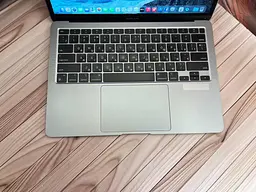 Ноутбук Apple MacBook Air 13" 2020 A2337 M1/8/256 (FVFFTD7VQ6L4) Б/в - мініатюра 2