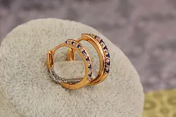 Сережки кільця Xuping Jewelry доріжка із синіх і білих з камінців 1,7 см золотисті - мініатюра 2