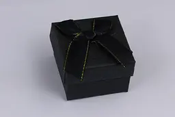 Подарункова коробочка чорна для кільця або сережок квадратна 4,5*4,5*3