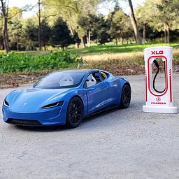 Колекційна металева модель автомобіля АвтоЕксперт Tesla Roadster із зарядною станцією, інерцією, світлом та звуком 1:24 - мініатюра 2