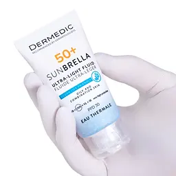 Засіб від засмаги Dermedic Sunbrella Ультралегкий захисний флюїд SPF 50+ Для жирної та комбінованої шкіри 40 мл (5901643177560) - мініатюра 2