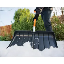 Скрепер для прибирання снігу Fiskars SnowXpert Snow Pusher (1062828) - мініатюра 5