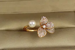 Кільце Xuping Jewelry Орхідея з перлиною регульоване р 16 золотисте