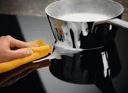 Electrolux Варочная поверхность индукционная, 60см, расширенная зона, датчик кипения, датчик жарки, сенсорный дисплей, Hob2Hood, черный - миниатюра 2