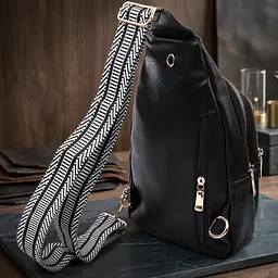 Цікава жіноча сумка з однією лямкою через плече з екошкіри Vintage 22759 чорна - мініатюра 4