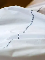 Комплект постільної білизни Полуторний з вишивкою та кантом український хрестик Dark Blue із перкалю в чохлі (25140/3) - мініатюра 6