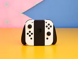 Портативна ігрова консоль Nintendo Switch OLED with White Joy-Con Б/У [172752] - мініатюра 5