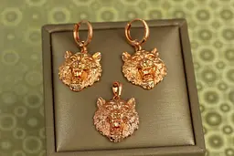 Набір Xuping Jewelry сережки з кулоном Тигр золотистий