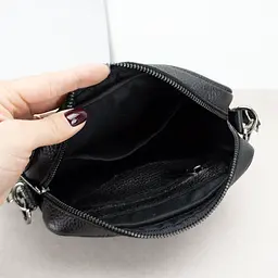 Сумка жіноча шкіряна кросбоді Handycover S409 чорна через плече маленька - мініатюра 5