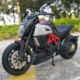 Колекційна масштабна модель мотоцикла TK Group Ducati Diavel Carbon зі світлом, звуком та амортизацією 1:12 - мініатюра 4