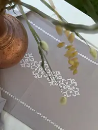 Ранер доріжка Ecotton 45x170 см для обіднього столу водовідштовхувальна в етно-стилі сіра з білою вишивкою (25257)