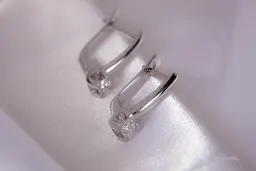 Сережки з білого золота з діамантами S-0074
