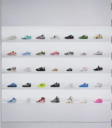 Nike. ICONS (Something's Off) - мініатюра 3