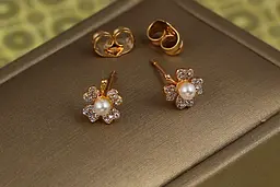 Сережки гвоздики Xuping Jewelry квітка на стеблі з перлиною 9 мм золотисті