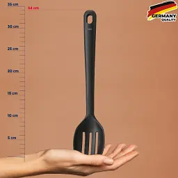 Ложка для сервіровки з прорізами KELA Apart 34 см чорна (12633) - мініатюра 4