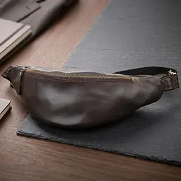 Сумка бананка відмінної якості з гладкої натуральної шкіри Shvigel 23144 коричнева