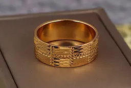 Обручка Xuping Jewelry гранований малюнок квадрати 8 мм р 22 золотиста