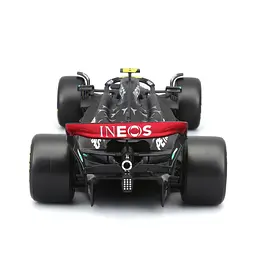 Автомодель з фігуркою Bburago Mercedes‑AMG Petronas F1 W15 (18-28069 (#44)) - мініатюра 6