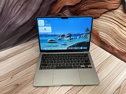 Ноутбук Apple MacBook Air 13.6" 2022 M2/24/512 (WY04J3CTXY) Б/в