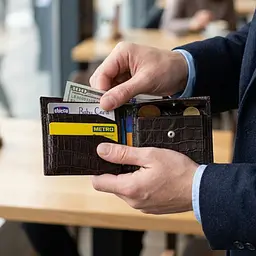 Стильне чоловіче портмоне з натуральної фактурної шкіри з тисненням під крокодила Canpellini 21777 коричневе - мініатюра 2