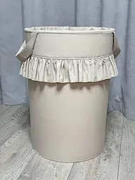 Кошик для іграшок бежевий з рюшею