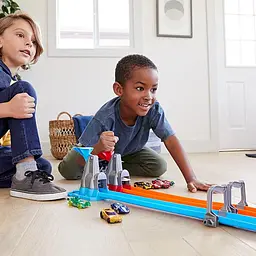 Портативний трек Hot Wheels Подвійна петля (GFH85) - мініатюра 5