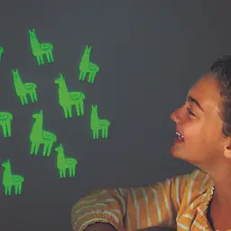 Набір сяючих наклейок 4M Glow Лами (00-05941) - мініатюра 2