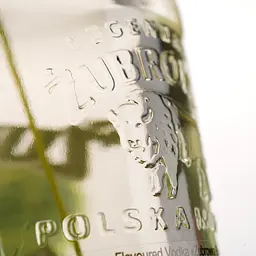 Алкогольний напій Zubrowka Bison 37.5% 0.2 л (596149) - мініатюра 3