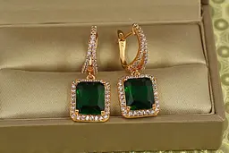 Сережки підвіски Xuping Jewelry авангард з зеленим каменем 3 см золотисті